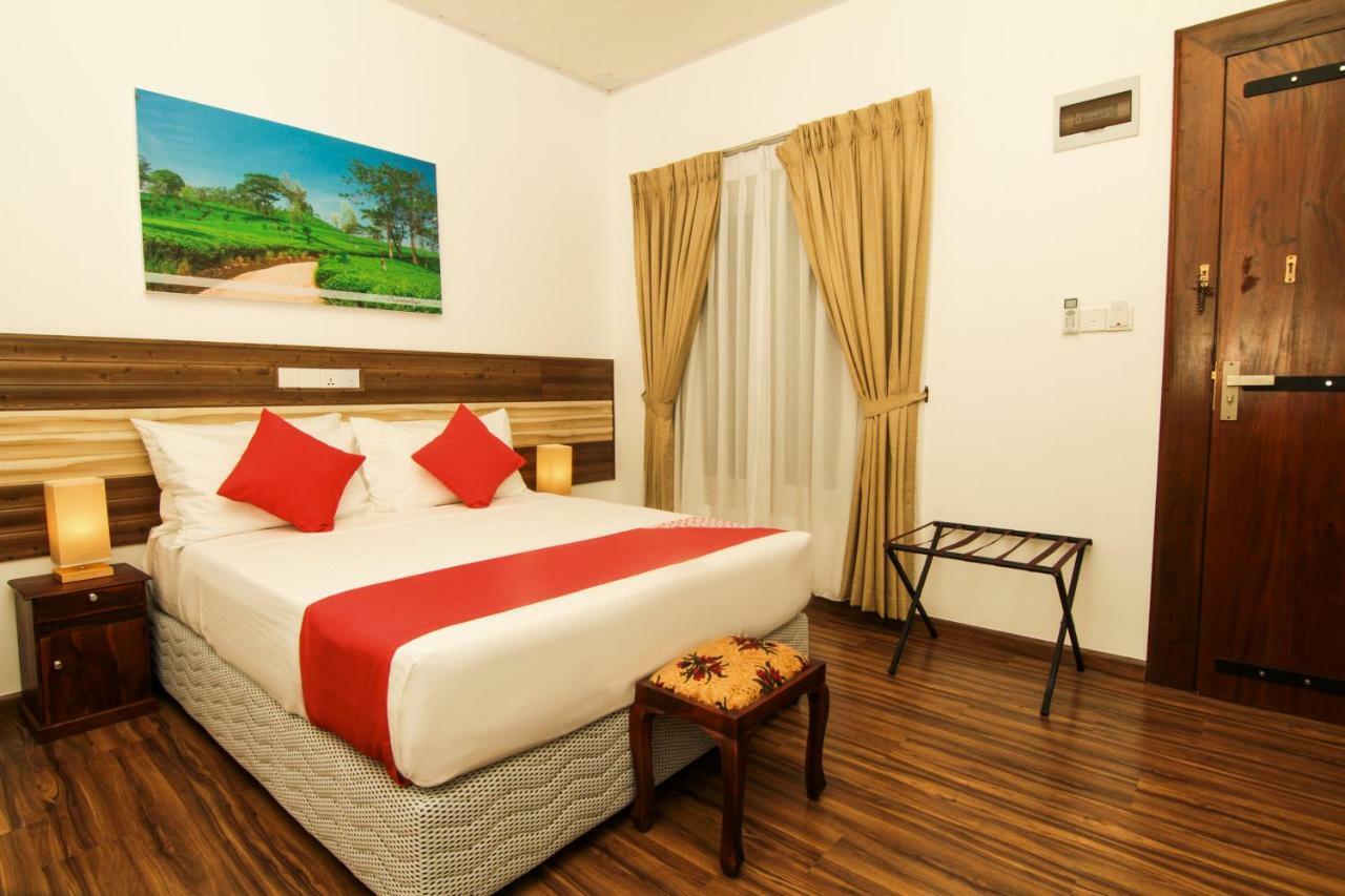 Clove Transit Hotel Kotugoda Exterior photo