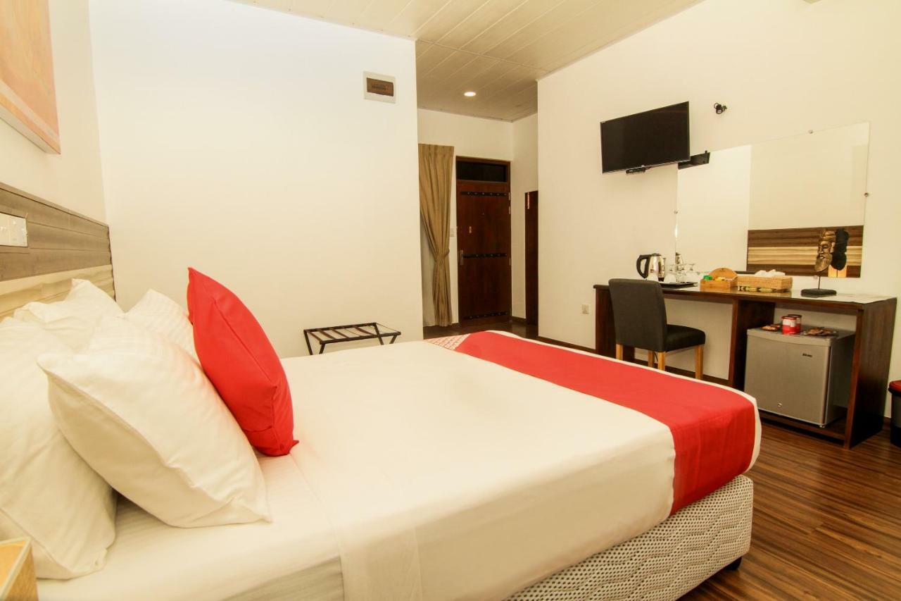 Clove Transit Hotel Kotugoda Exterior photo